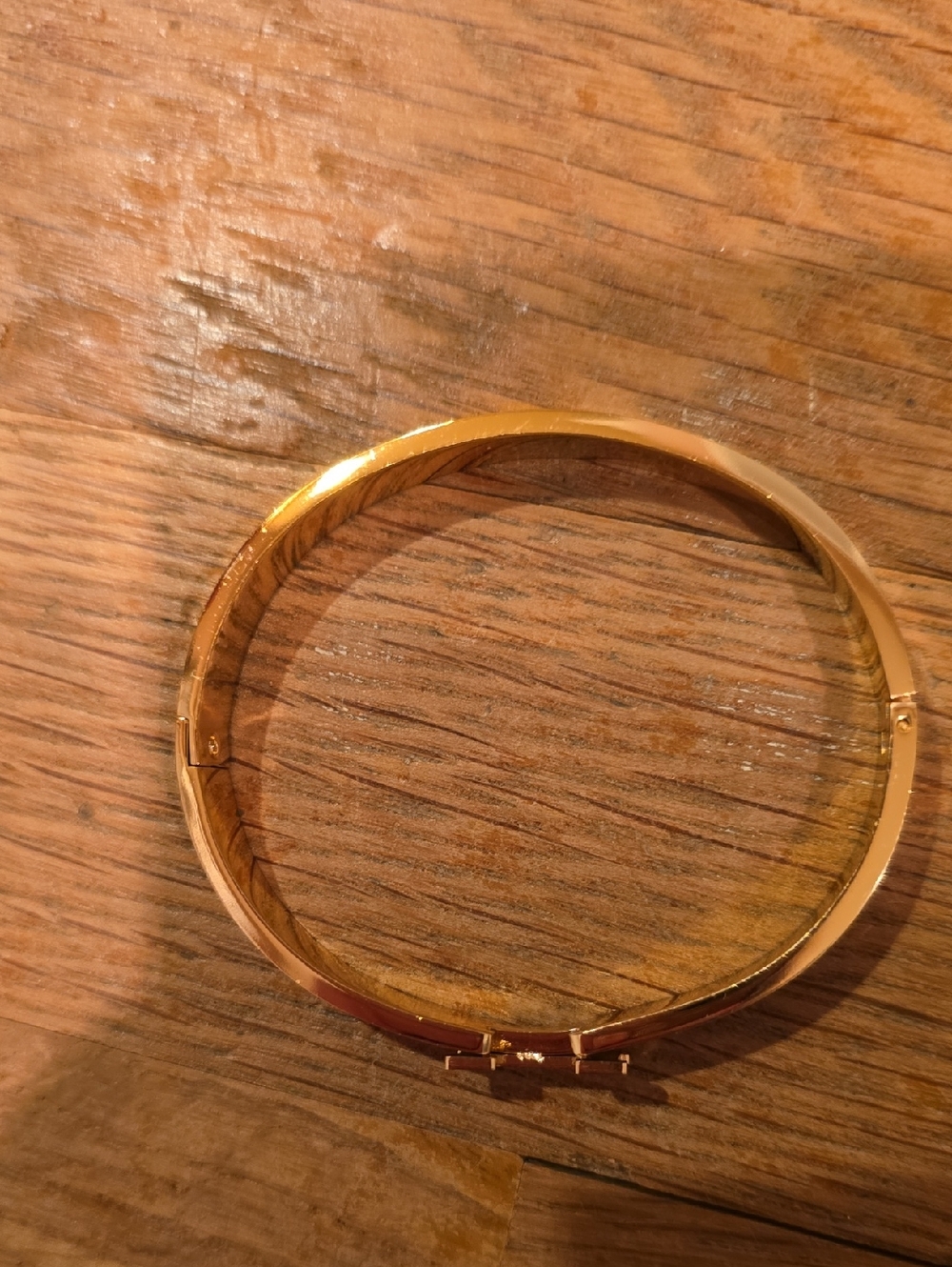 Elegant Pink And Gold Tone Bracelet With H Logo - Picture 3 of 5